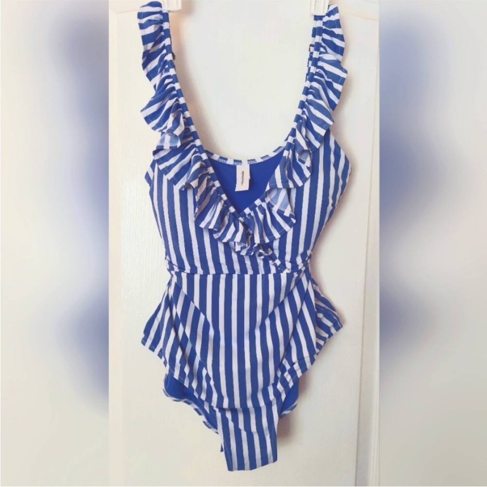 Vineyard Vines Blue and White Swimsuit